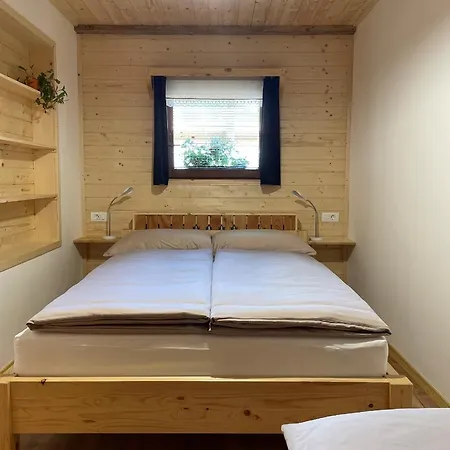 Apartma Korosec *